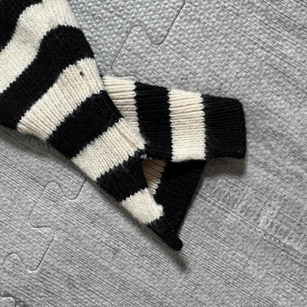 H&M‎ Striped Mock Neck Knit Sweater Women's Medium - Picture 4 of 6